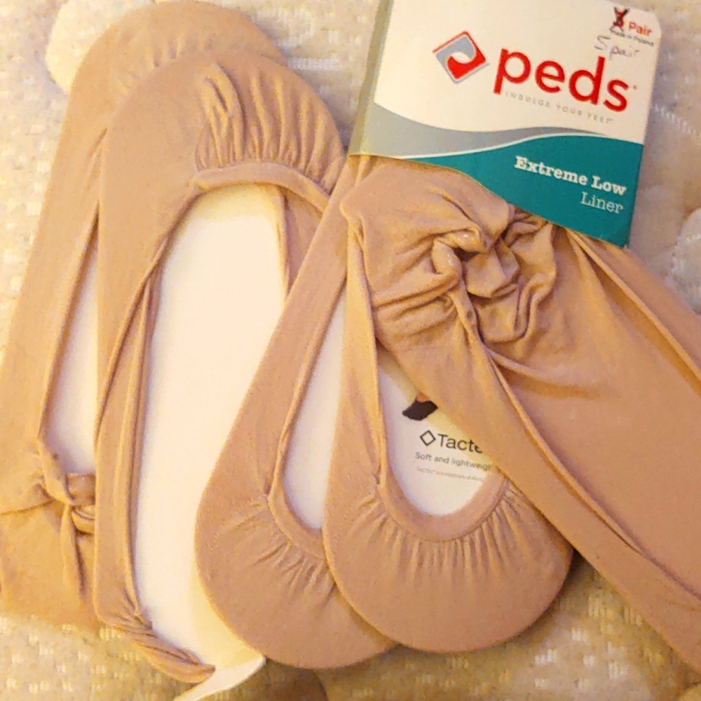 Ladie's PEDS shoe size 5-10